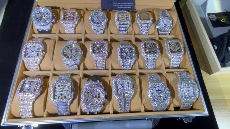 ساعت مچی نگین دار مردانه و زنانه Patek Philippe